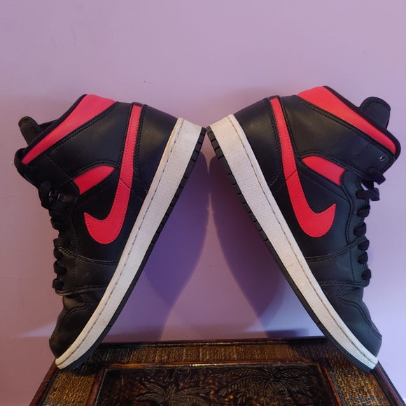 Nike Jordan's - Picture 5 of 10